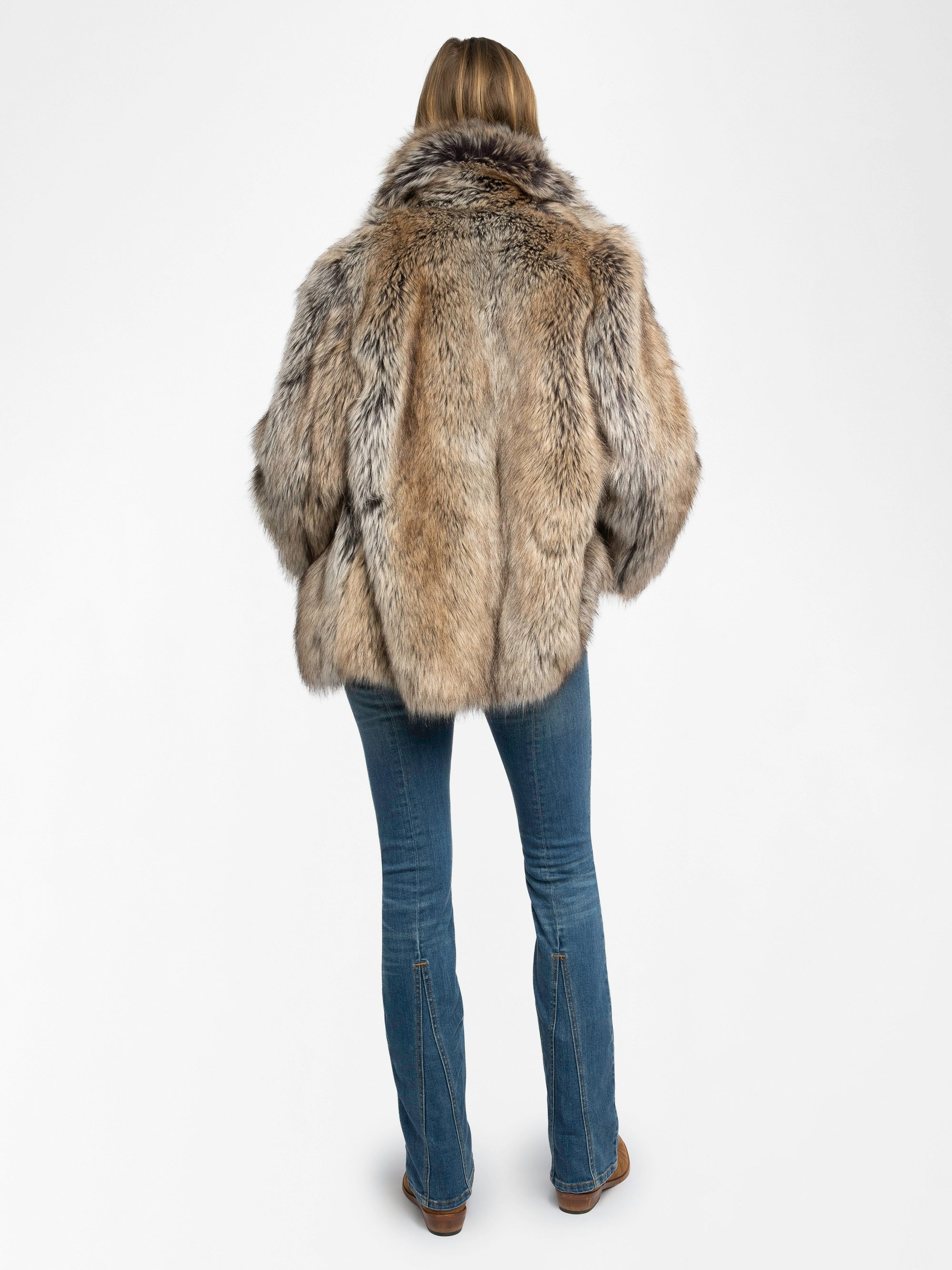 Faune Coat - Short faux fur coat with button fastening.